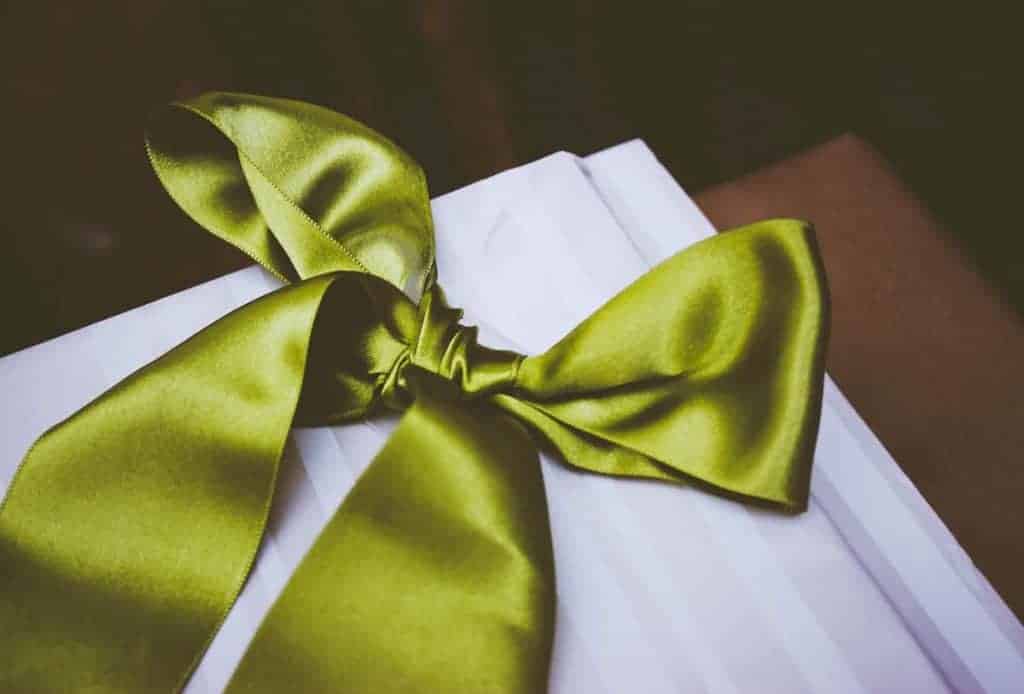 Green bow