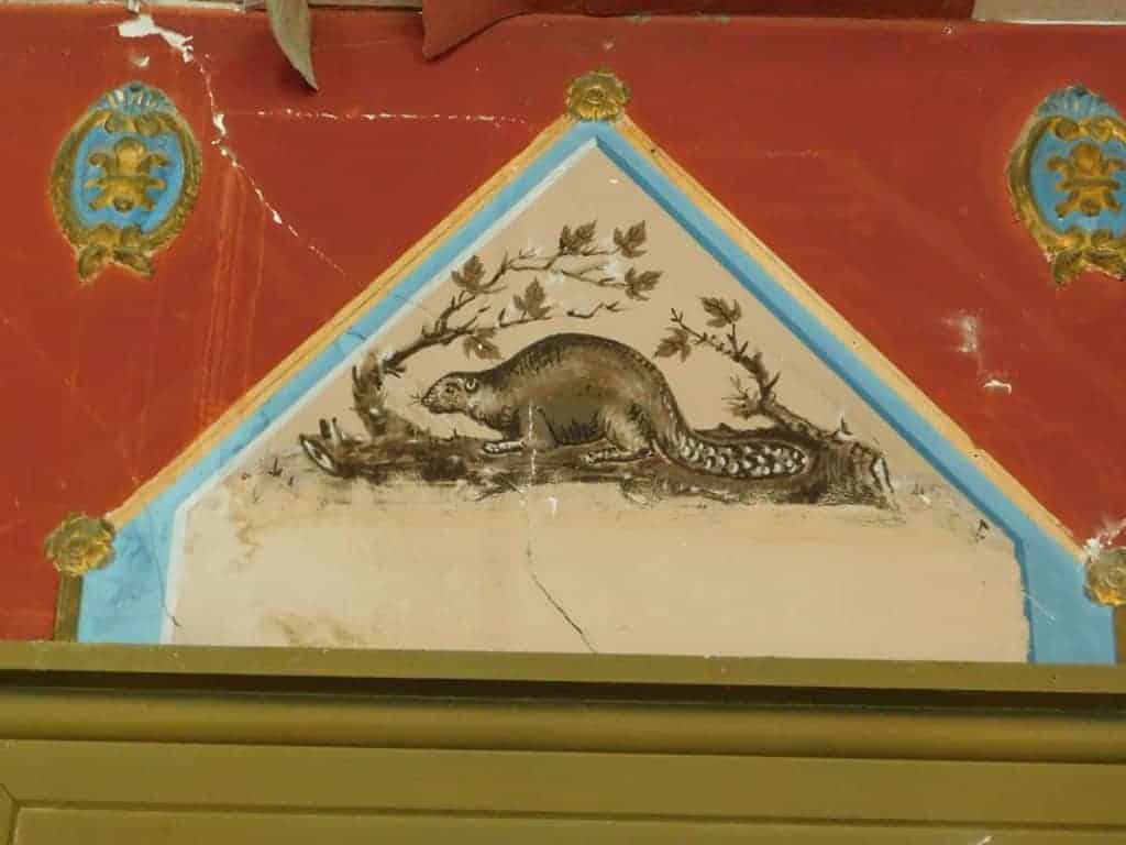 A hand painted Beaver detail on a wall.